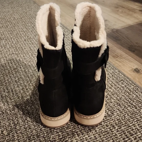 Womans White mountain faux fur boots black size 6 1/2 - Picture 3 of 8